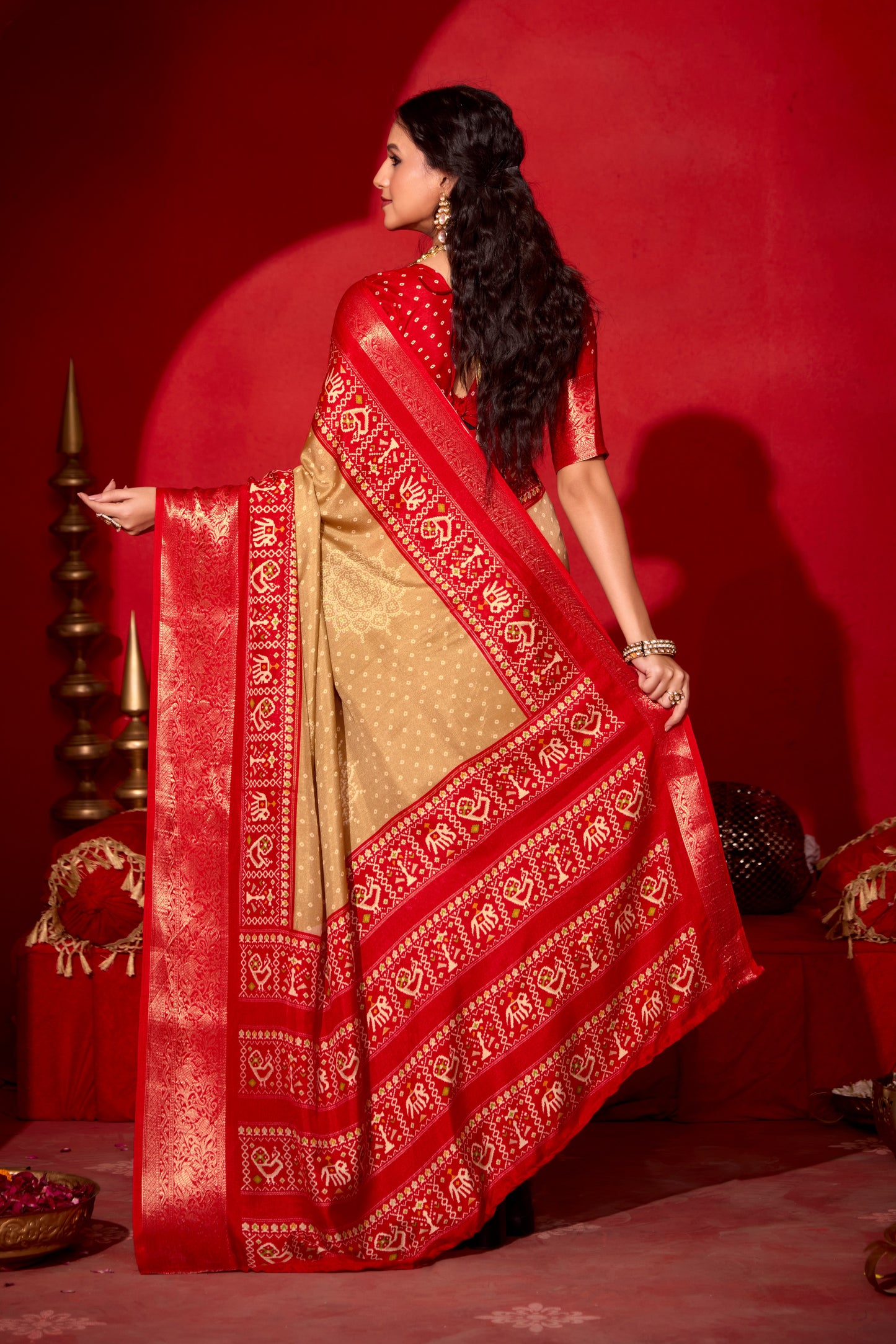 BEIGE & CRIMSON BANDHANI SILK SAREE